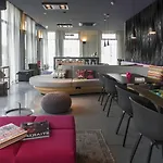 Hotel X